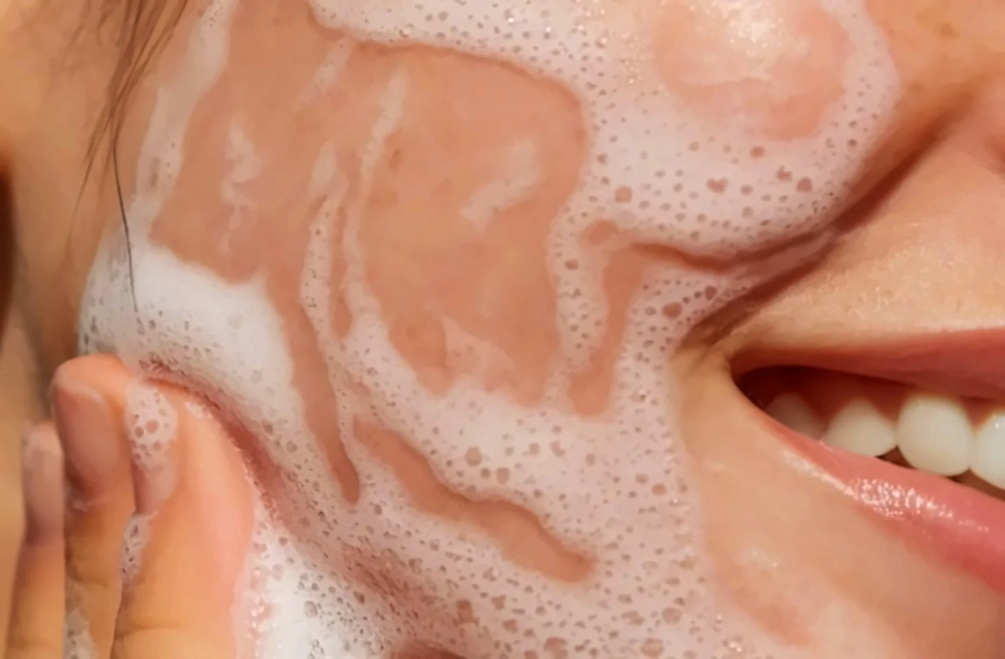 Cleanser page pe uss lady ki jgha